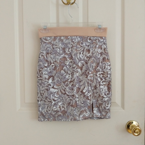 Sequin mini skirt with slit - Picture 1 of 5